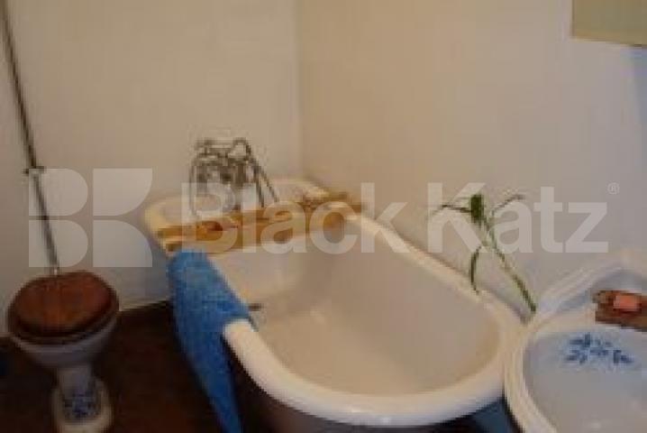 			New Instruciton, 2 Bedroom, 1 bath, 1 reception Flat			 Neal Street, COVENT GARDENS